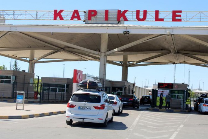 Gurbetçilerin dönüş yolculuğunda bagajlar yöresel lezzet dolu