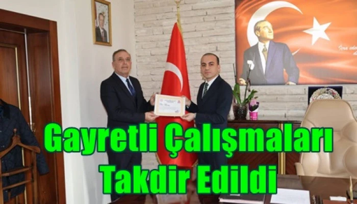 Başarılı m&uuml;d&uuml;rlere belgeleri verildi.