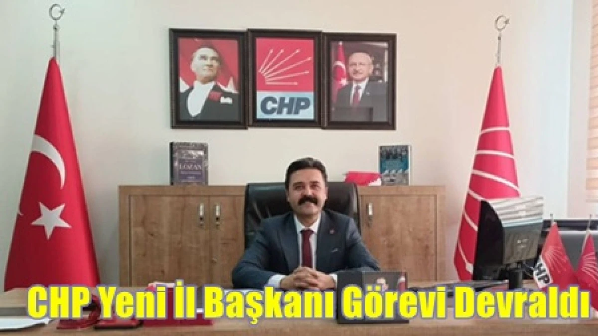 Başkan, Baştuğ elinde &ccedil;i&ccedil;ek buketiyle geldiği parti binasında ge&ccedil;miş d&ouml;nem parti &uuml;yeleriyle bir araya gelerek g&ouml;revi devraldı.