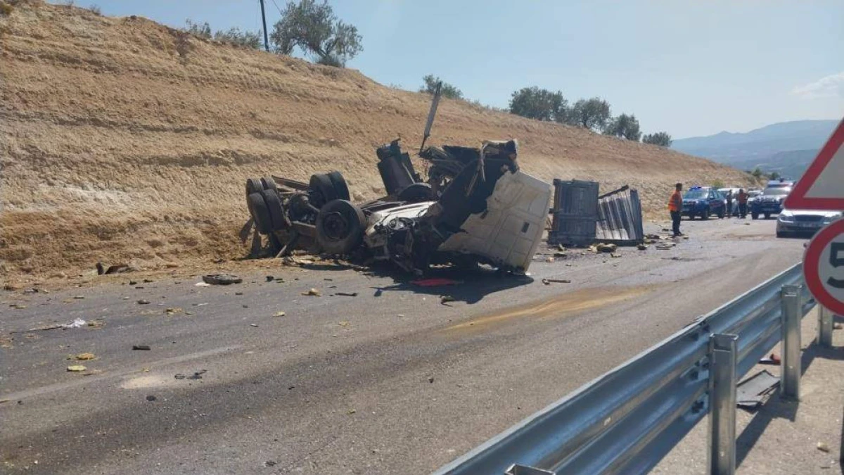 Dünkü Mut yolundaki kazada kaç kişi hayatını kaybetti?