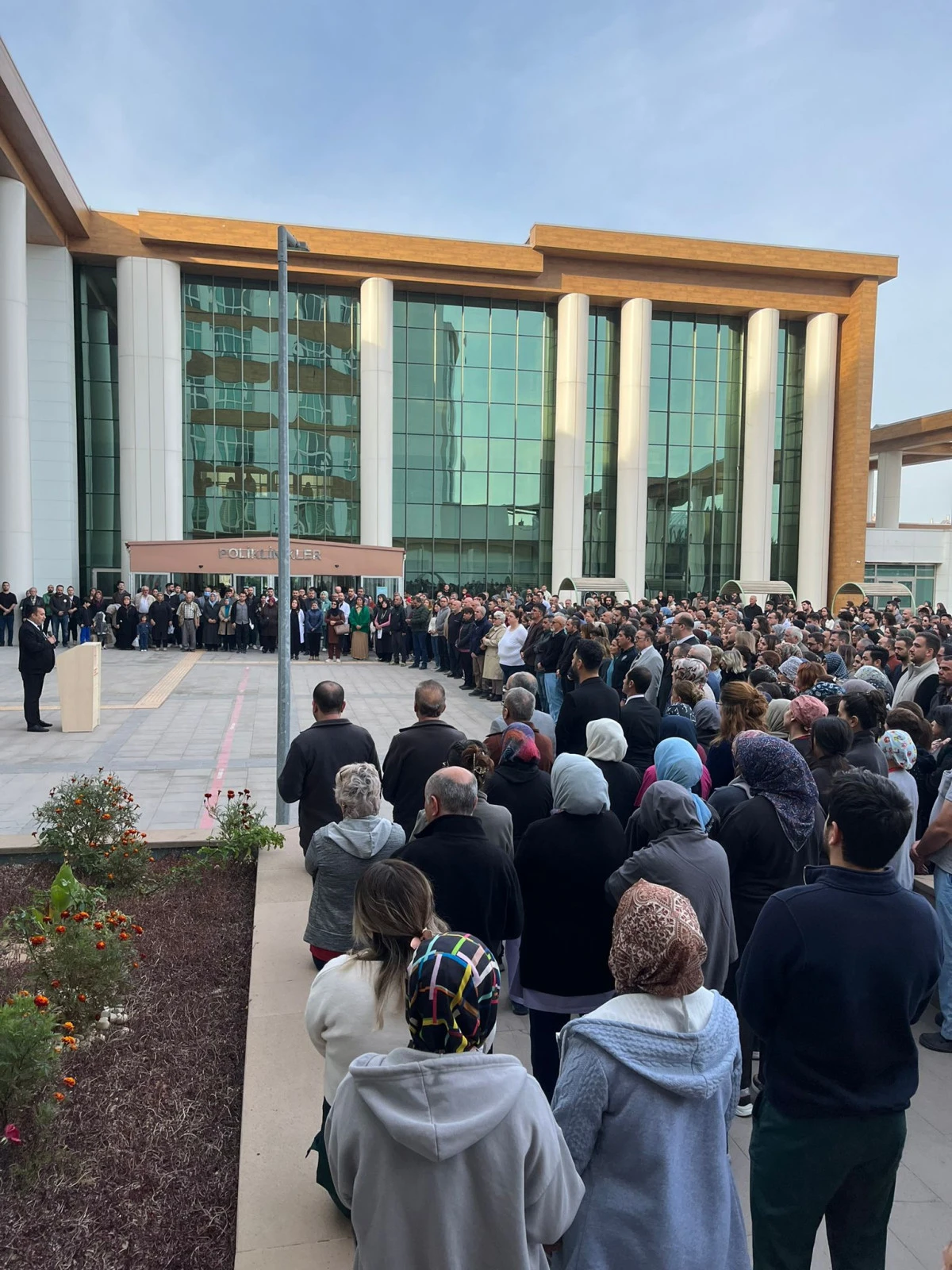 Karaman Eğitim ve Araştırma Hastanesinde  Atatürk'e Minnet