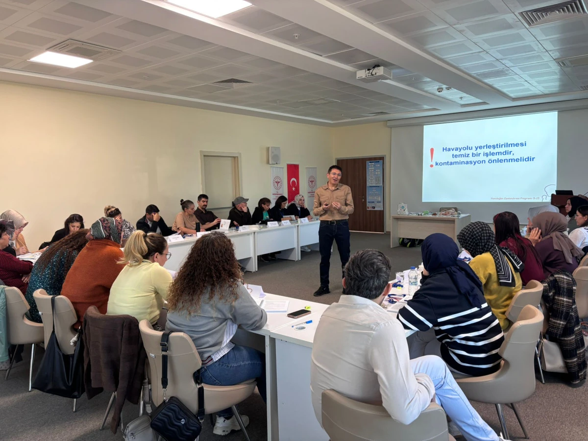 Karaman’da 25 sağlık personeli  Yenidoğan Canlandırma Eğitimi