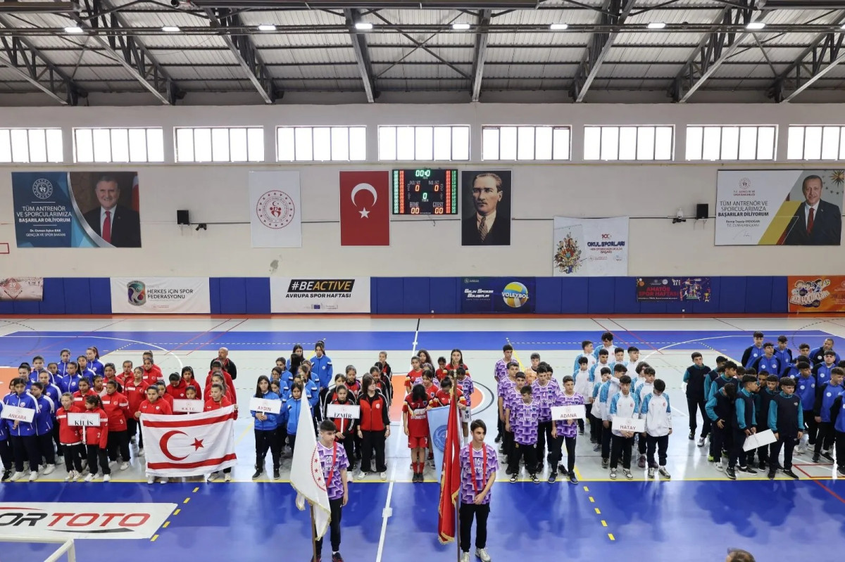 Karaman'da Okul Sporları Futsal Yarı Final Heyecanı Başladı