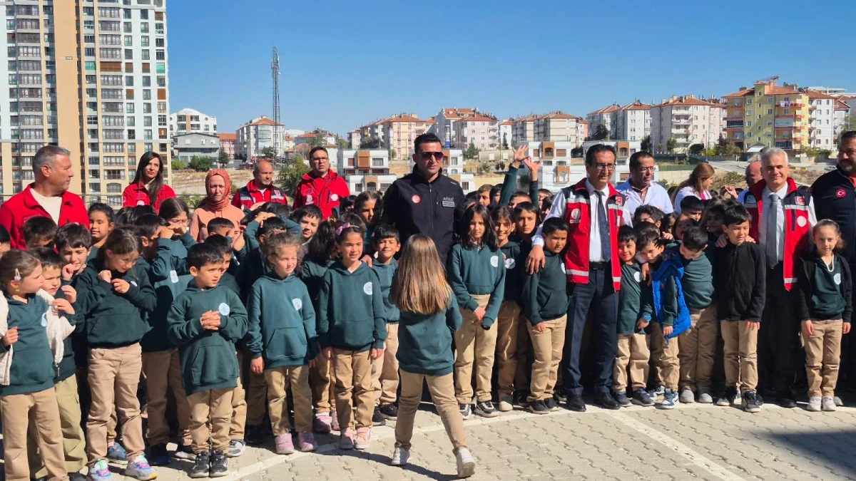 Karaman'da Okullarda Eş Zamanlı Tahliye Tatbikatı Gerçekleştirildi