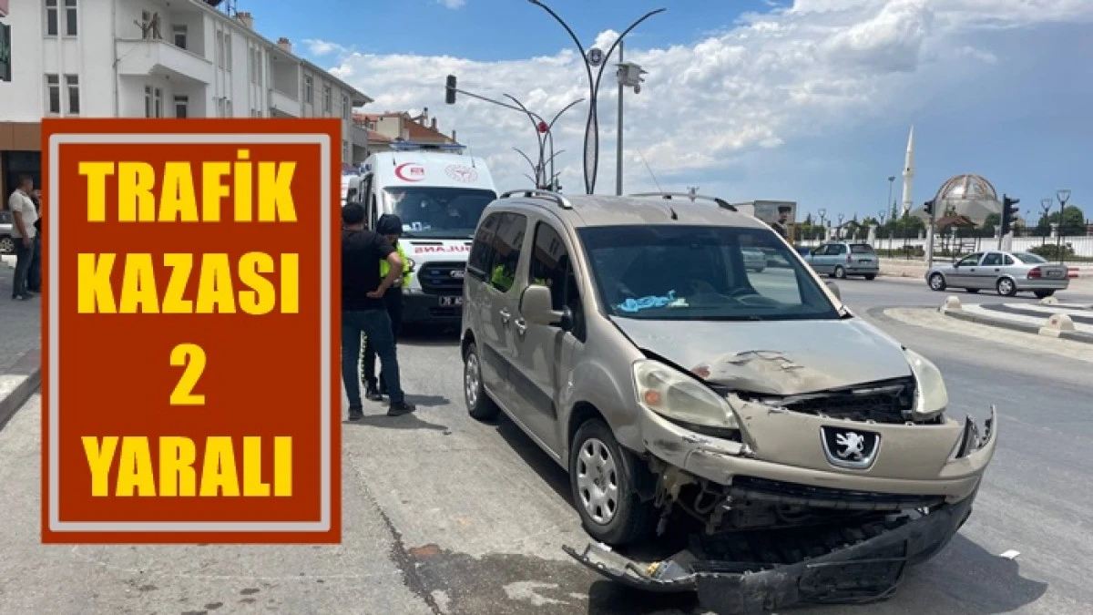 Motosiklet ile Araba &Ccedil;arpıştı 2 Yaralı