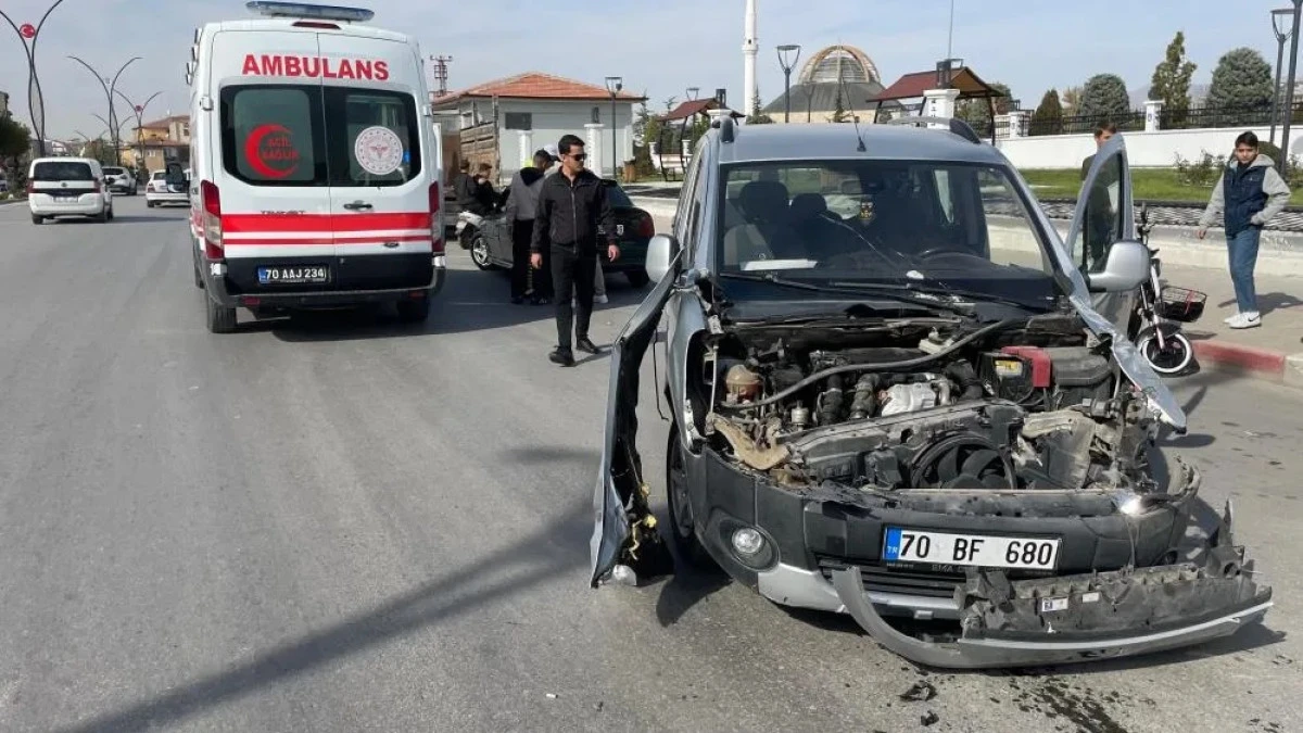 Savrulan araç motosikletliye metreler kala durdu