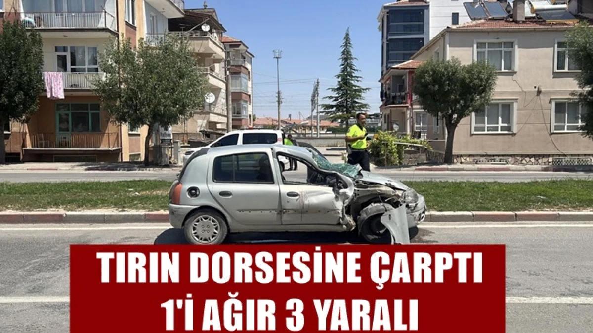 Tırın Dorsesine &Ccedil;arpan Otomobil Hurdaya D&ouml;nd&uuml;: 1'i Ağır 3 Yaralı