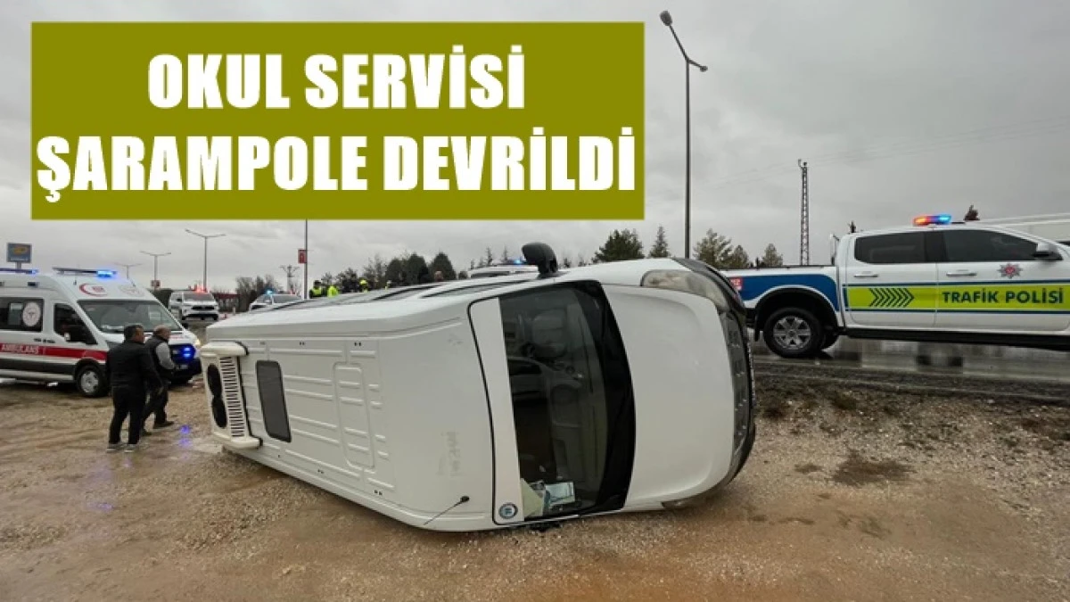 Yağışlı havada kontrolden &ccedil;ıkan okul servisi şarampole devrildi